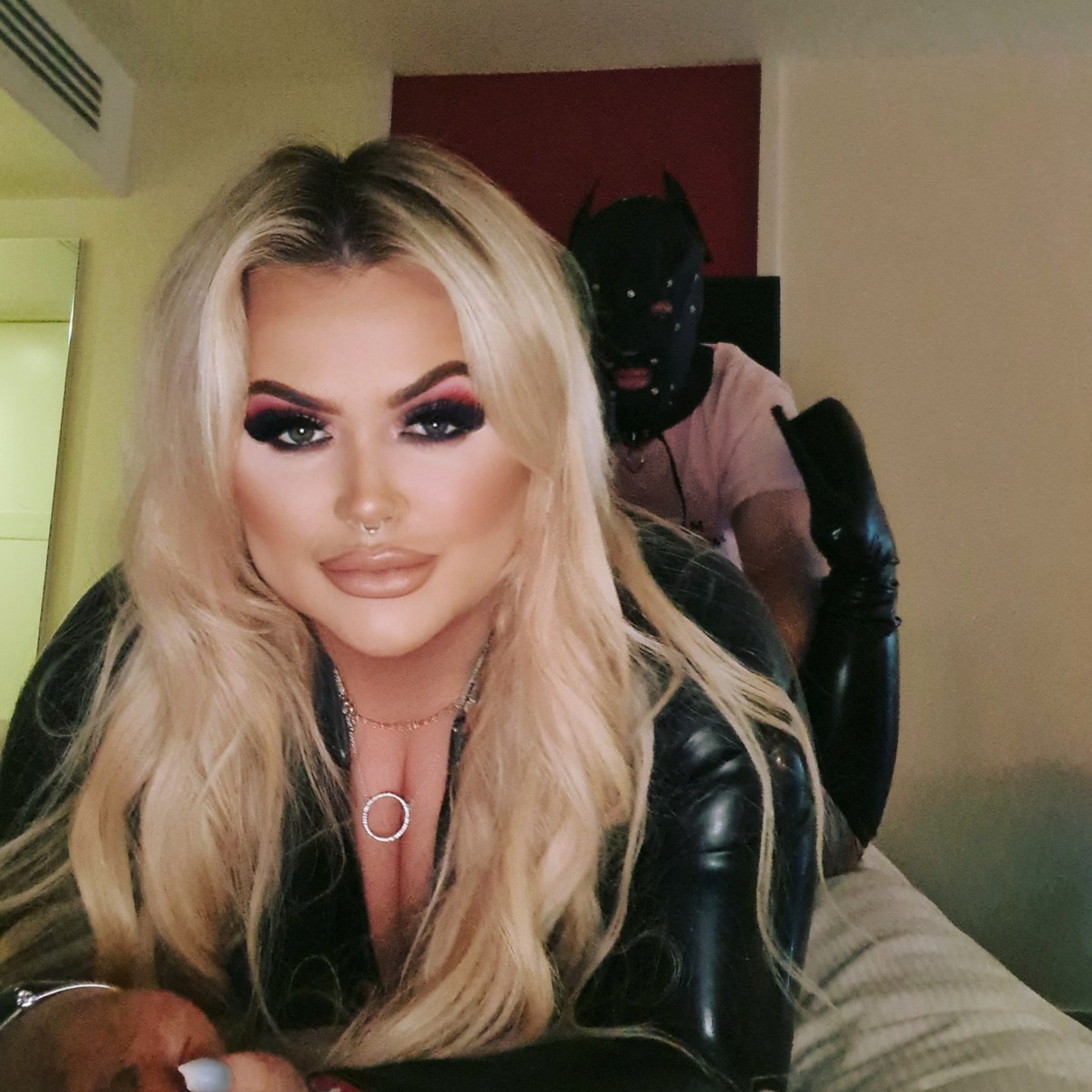Mistress Laura Coats 