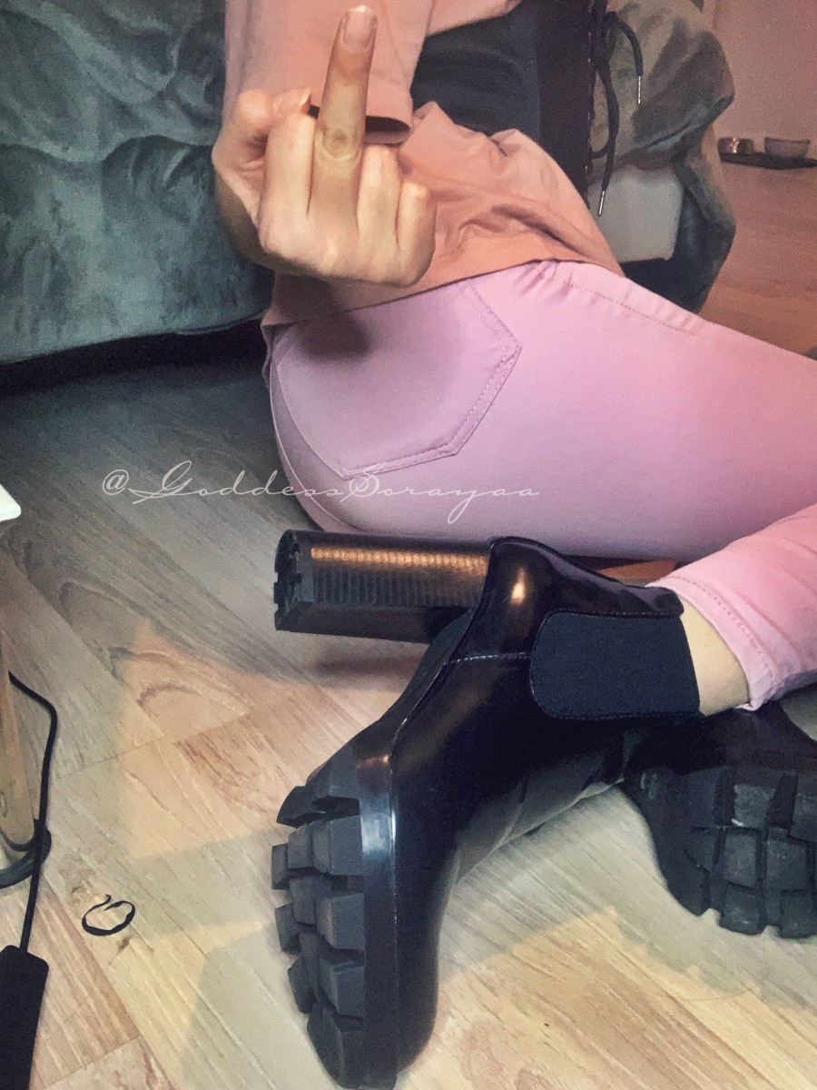 Goddess Soraya findom geldherrin