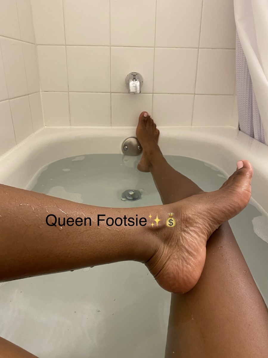 Queen Footsie findom assworship