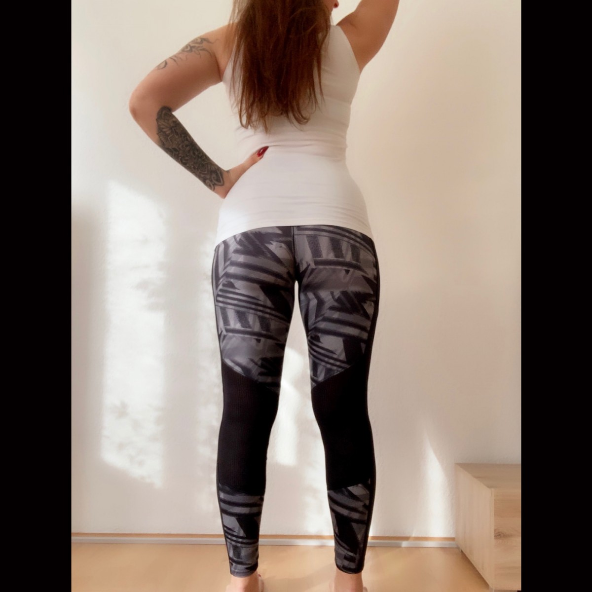 Goddess Miss Lana Poison | FINmessage