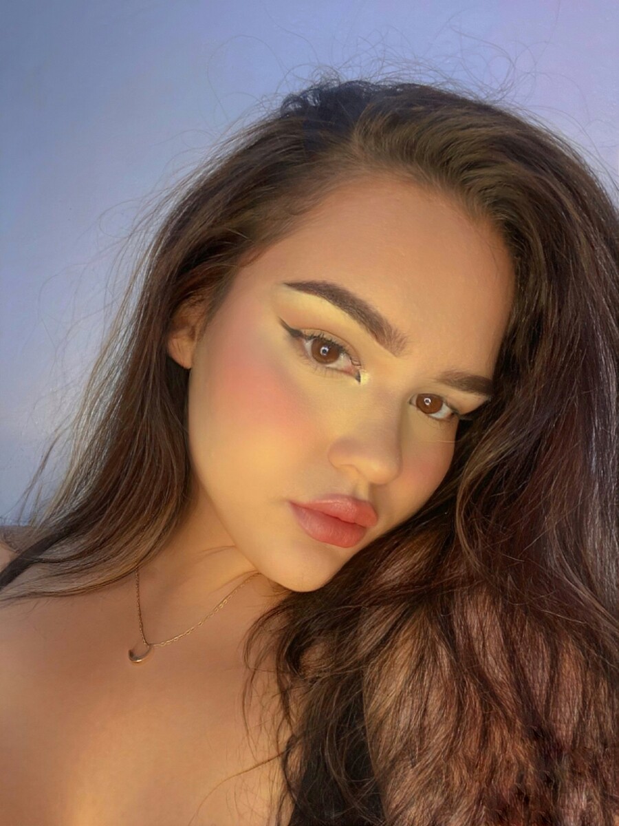 Goddess Lia findom goddess