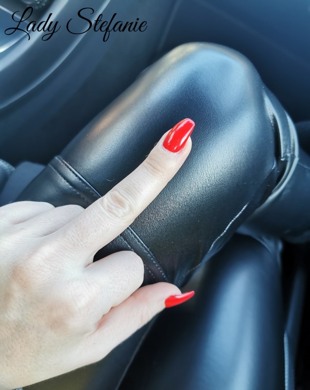 LadyStefanie Mittelfinger MiddleFinger