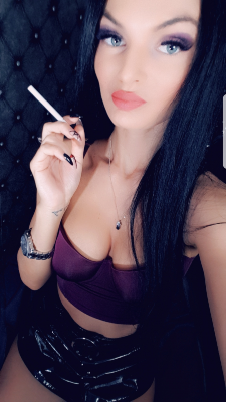 WeakmenforMedina smokingfetish longnails