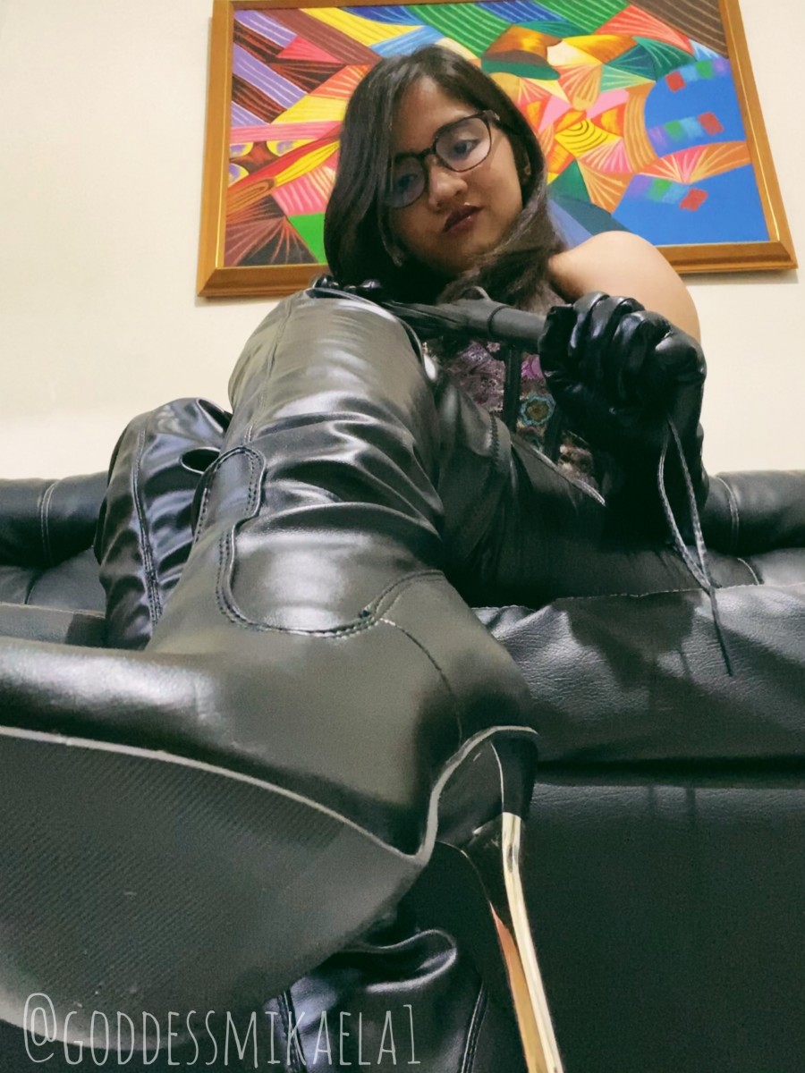 Mistress Mikaela findom bootworship