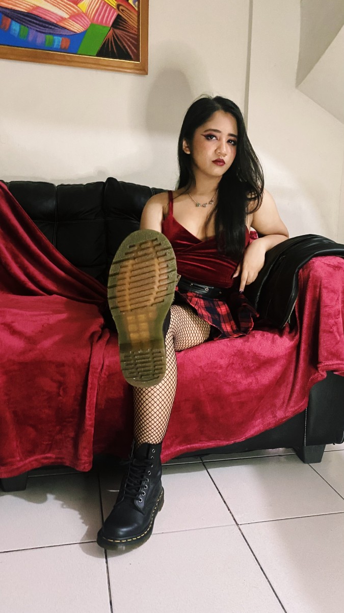 Mistress Mikaela femdom boots