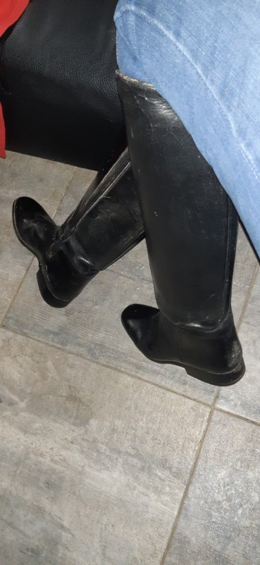 Goddess Kalinda boots slave