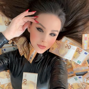 Lizz La Reign