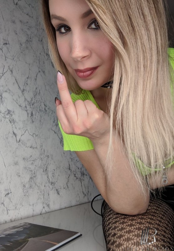 Lizz La Reign SpoilMe Findom