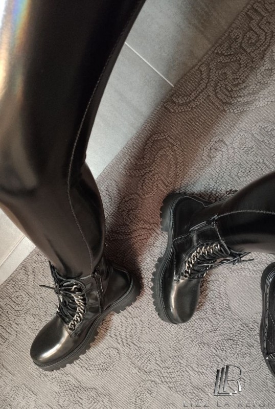 Lizz La Reign finsubs boots