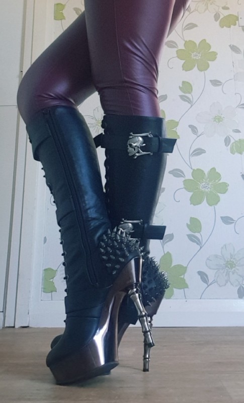 Helfire_findom trample boots