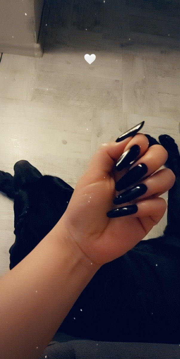 RichBitch claws nails