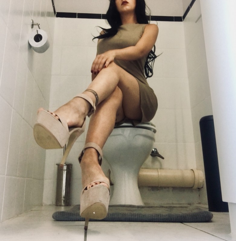 Emily Jones slaves Toilet