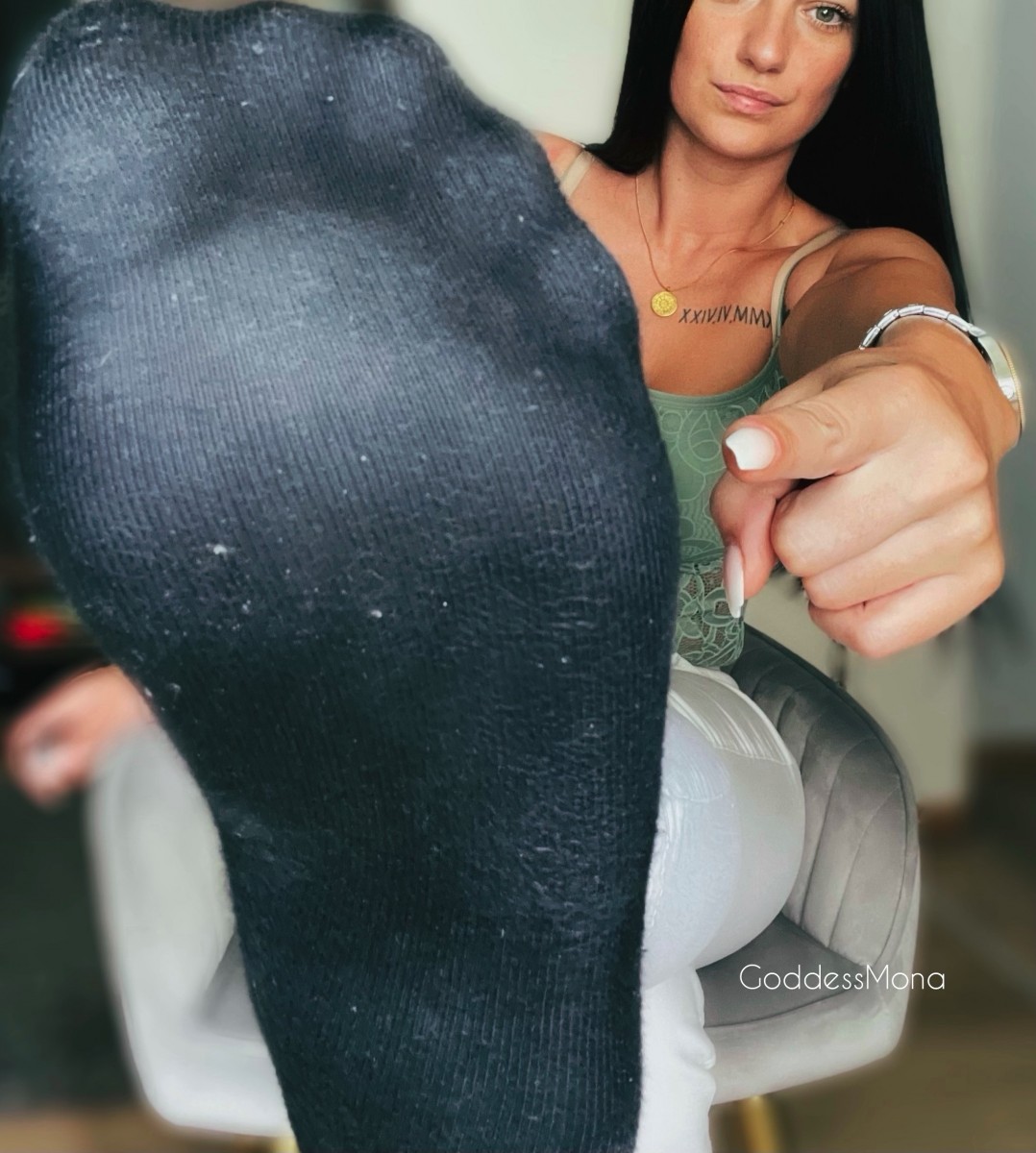 GoddessMona footdomination sweatyfeet