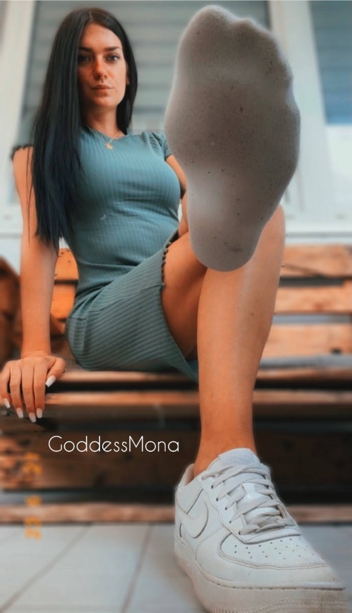 GoddessMona footdomination sweatyfeet