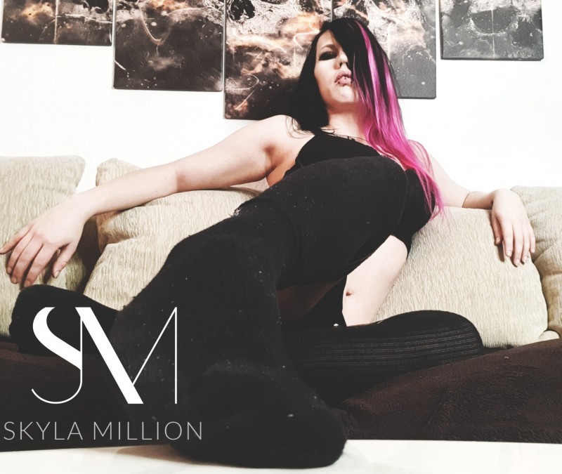 Million lady skyla Ioanna's family