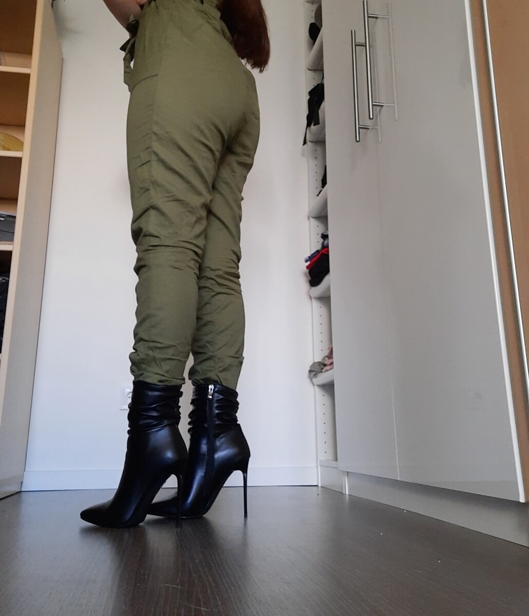 Findom Herrin Elli FINmessage findom-herrin-elli-finmessage