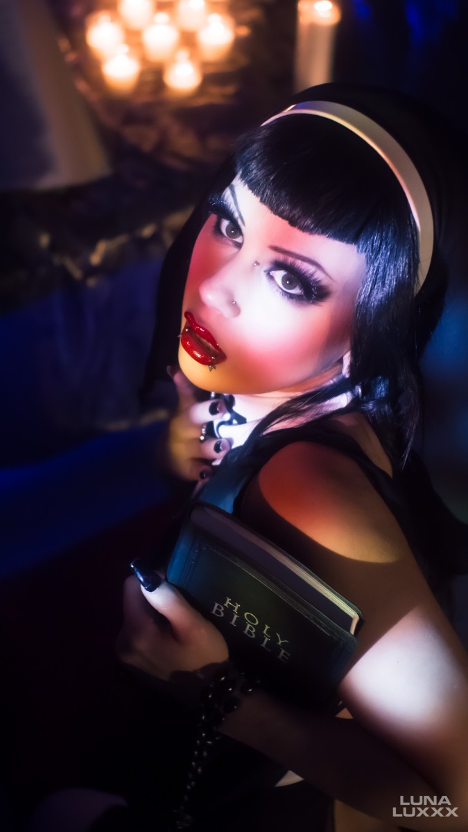 Miss Luna Luxxx femdom sexy